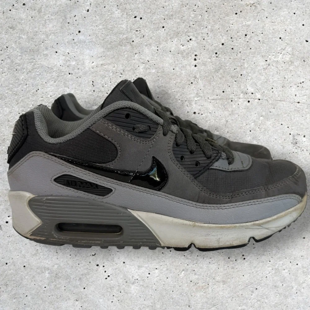 Kids Air Max 90 size 6Y